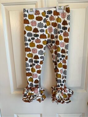 Girls White Pumpkin Ruffle Leggings — Fall Harvest Print